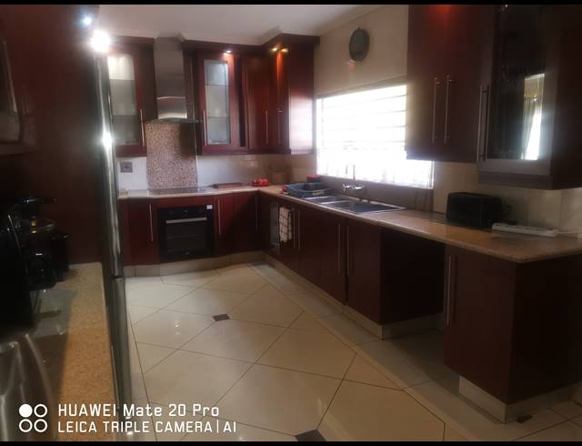 5 BEDROOM FREEHOLD FOR SALE IN BRACKENHURST